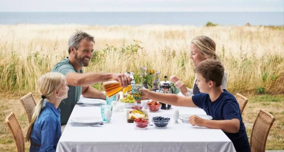 Børnefamilie nyder ferie i sommerhus i Kerteminde